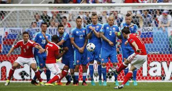  蒙彼利埃定位球配合默契，直接任意球破门锁定胜局