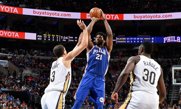  76人双星合璧击败尼克斯，恩比德统治内线无人能挡  