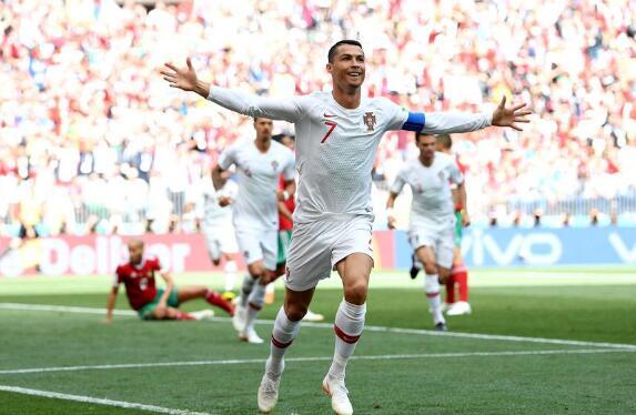  朗斯最后时刻扳平比分，顽强斗志赢得球迷掌声  