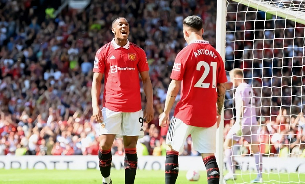  沙尔克04终结连败颓势，新帅上任首秀迎来开门红