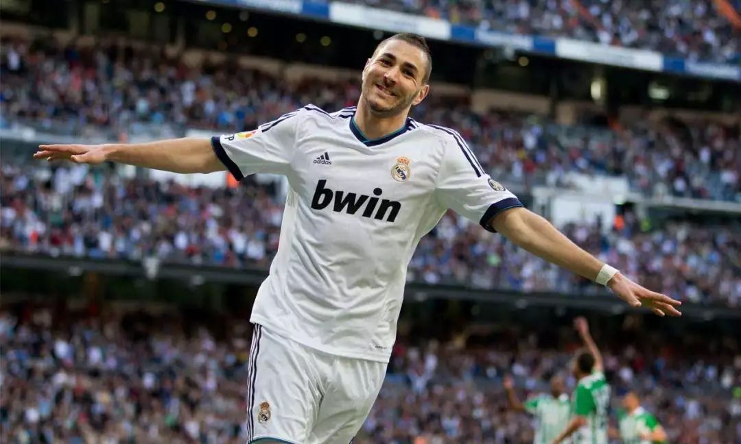  罗马德比次回合再起波澜，迪巴拉替补登场闪电扳平  